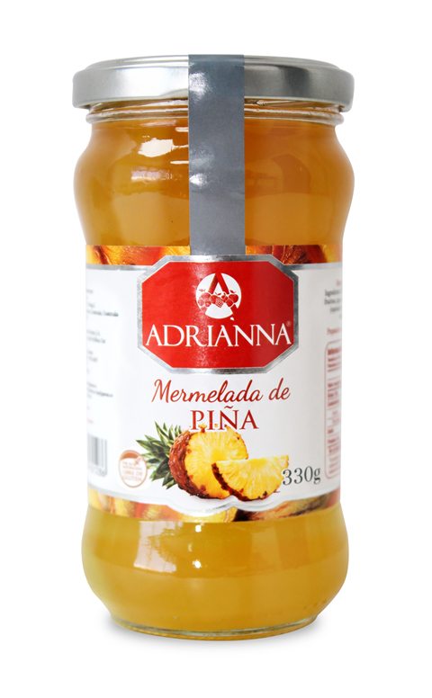 Frasco de mermelada de piña Adrianna sobre fondo blanco.
